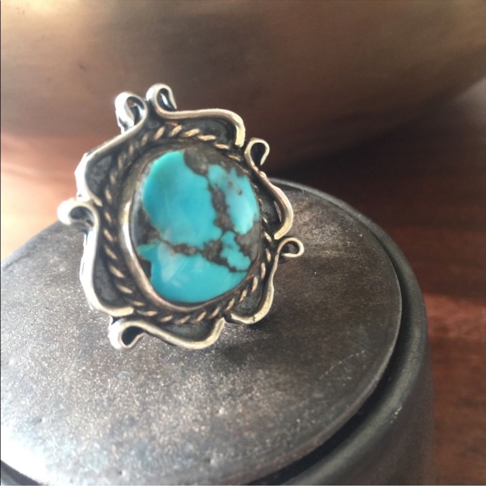 Beautiful vintage 1950s Kingman Turquoise Statement Ring
